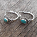 Pendientes vintage de turquesa de Vega Madrid, con diseño clásico y detalles ornamentales, en un fondo neutro.