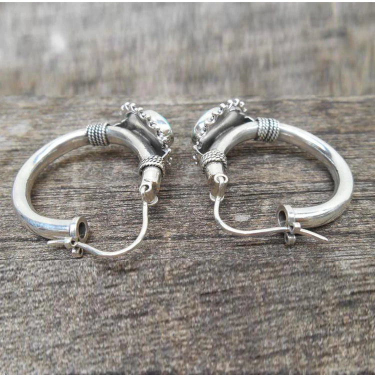 Pendientes vintage de turquesa de Vega Madrid, con diseño clásico y detalles artesanales en plata y piedra turquesa.