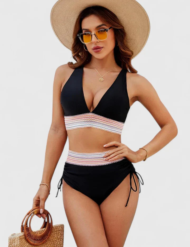 Conjunto de bikini elegante Jayzelliah de Vega Madrid en color brillante, con diseño de dos piezas y detalles modernos.