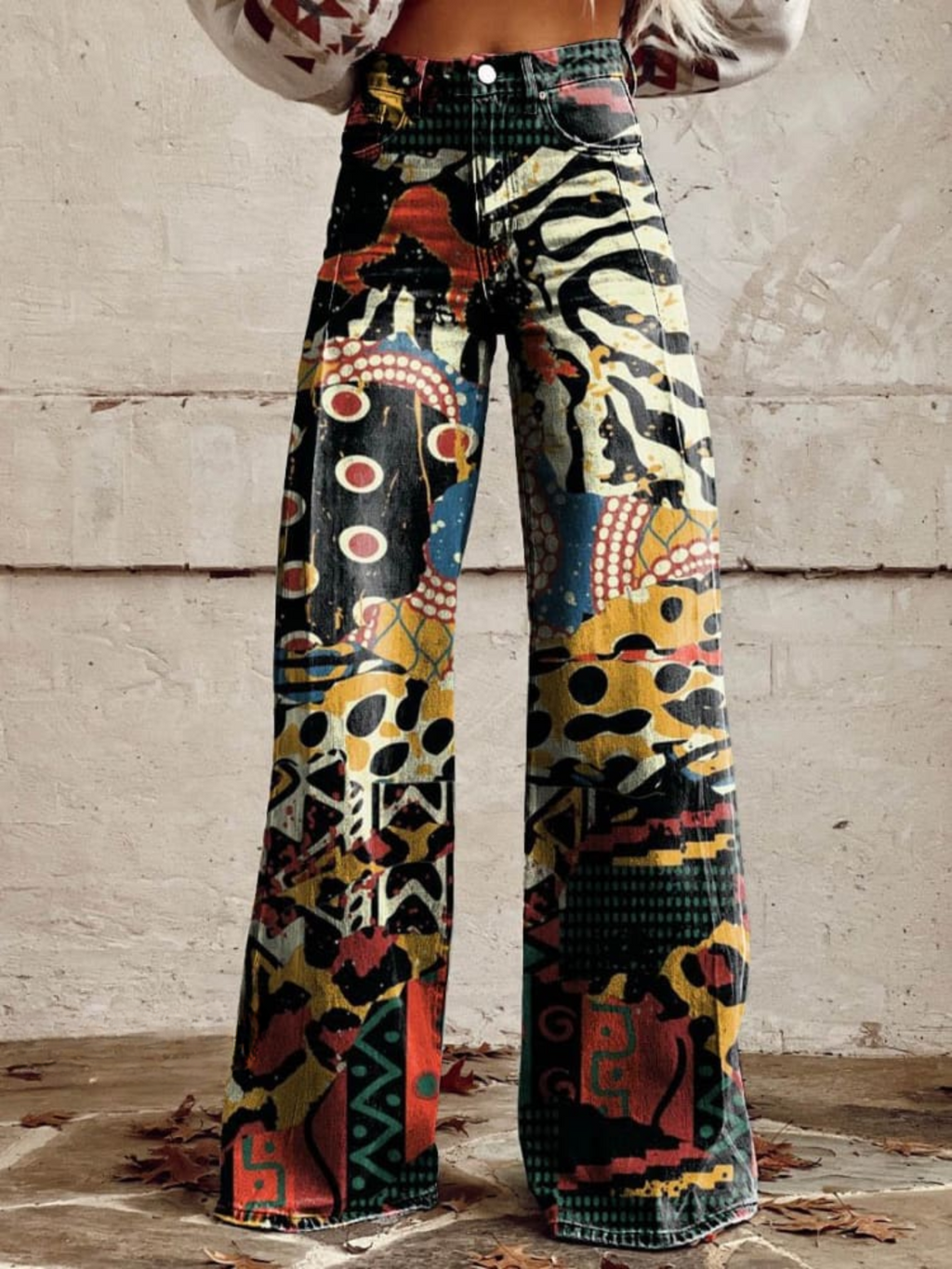 Pantalón étnico chic Olivia de Vega Madrid con estampados coloridos y diseño moderno, mostrado en la imagen.