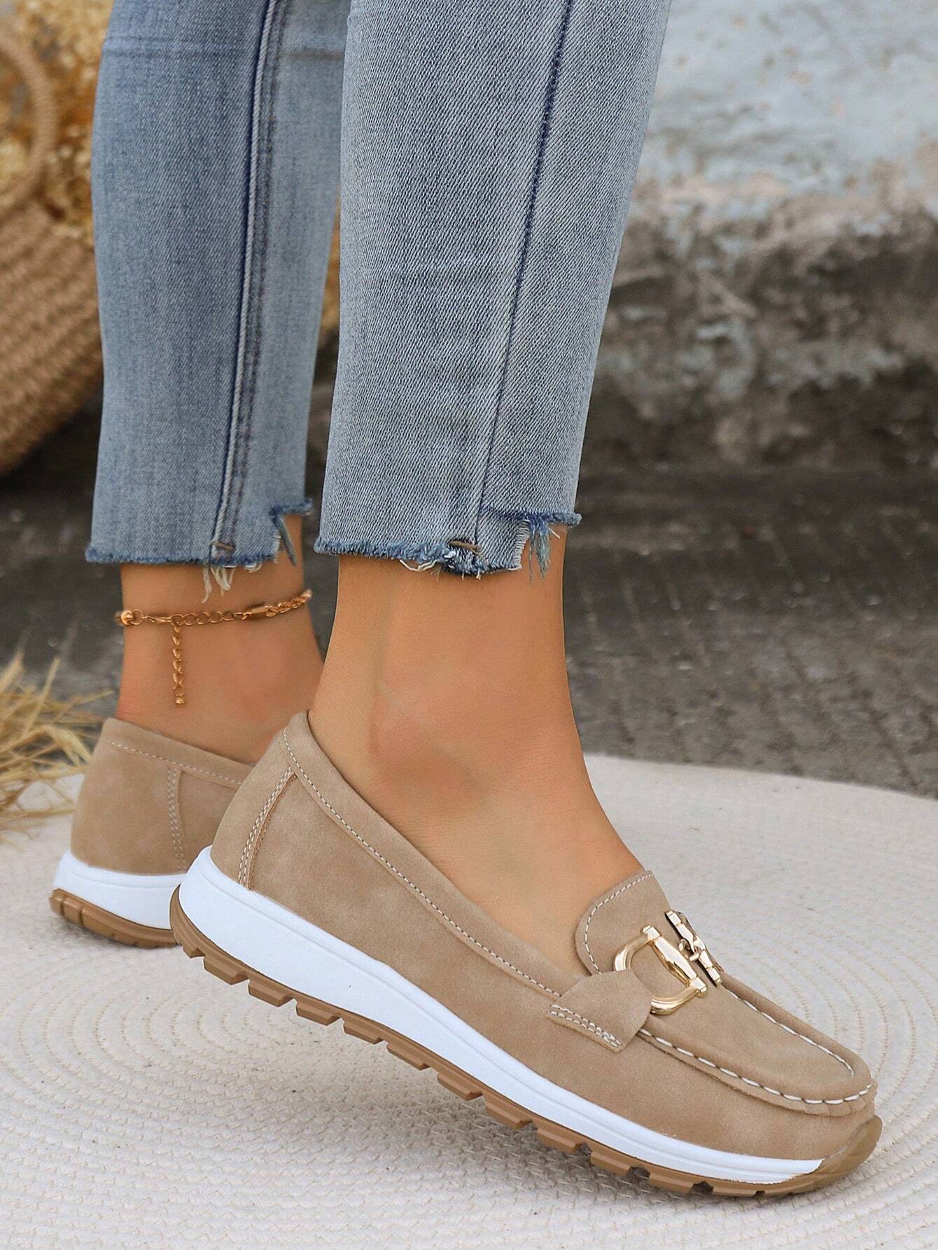 Mocasín de confort chic Ellie de Vega Madrid en color neutro, con diseño elegante y suela cómoda, ideal para uso diario.