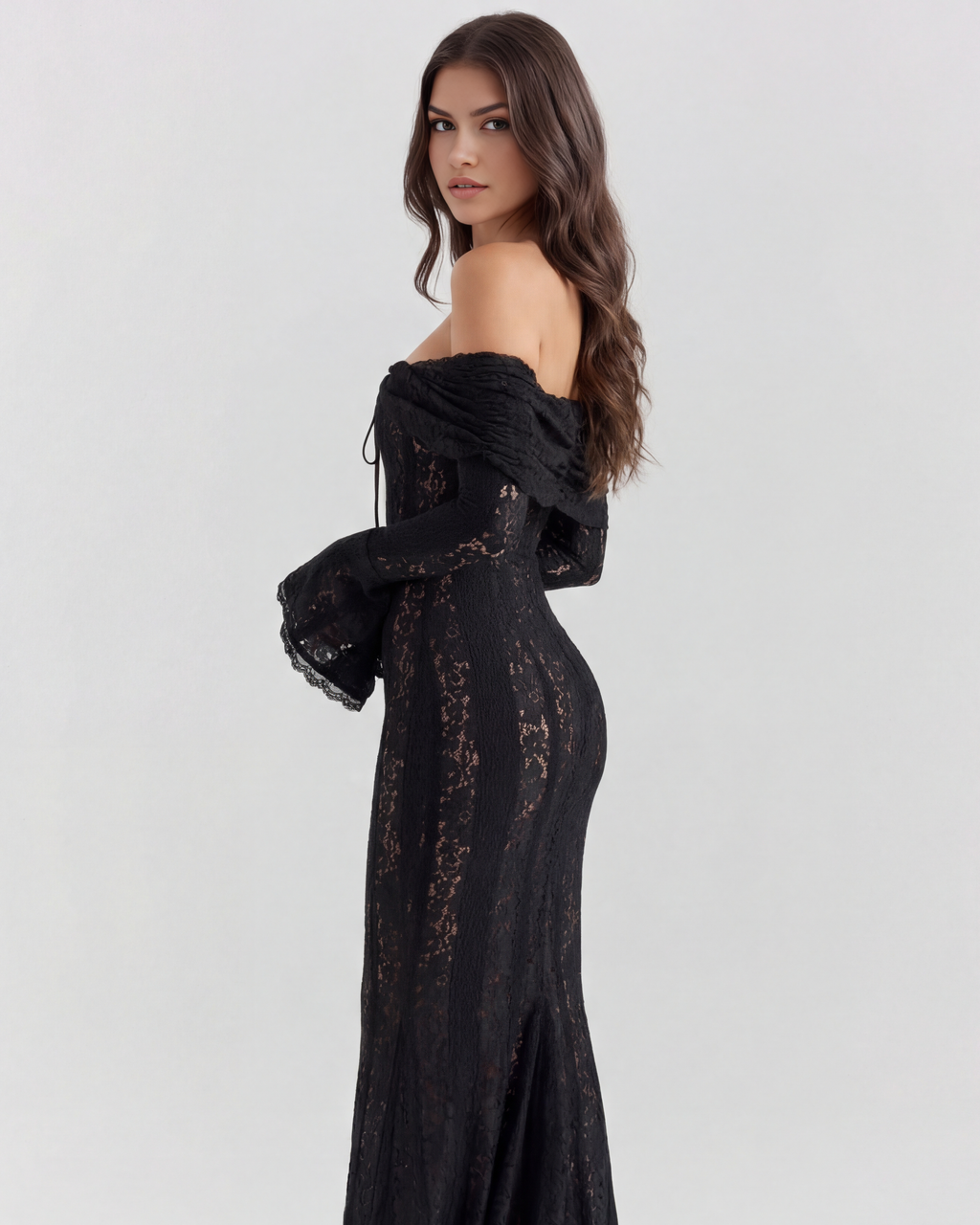 Vestido largo Alessandra de Vega Madrid con diseño elegante y detalles sofisticados, en color topacio, en una imagen cercana.