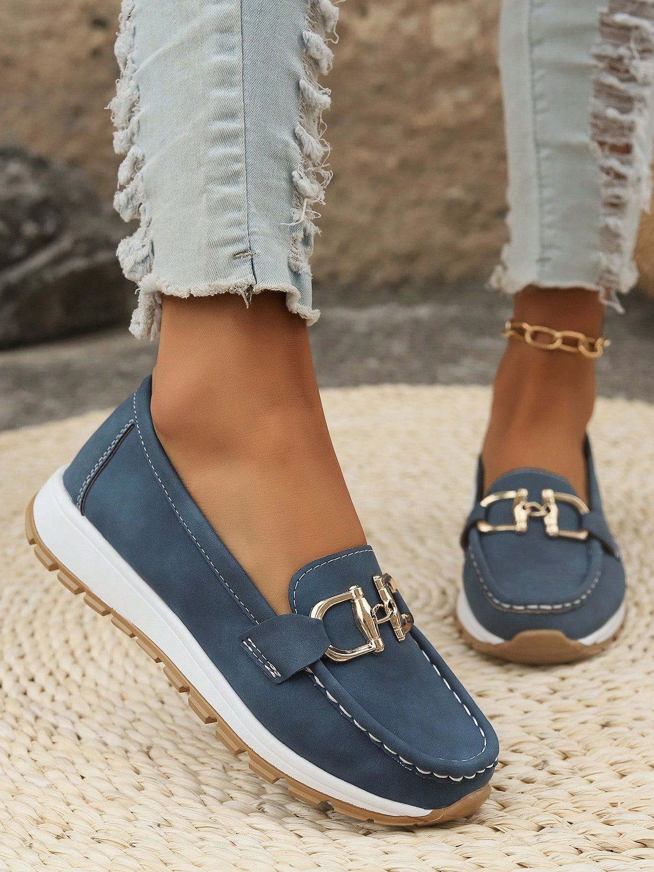 Mocasín de confort chic Ellie de Vega Madrid en color neutro, con suela acolchada y diseño elegante para uso diario