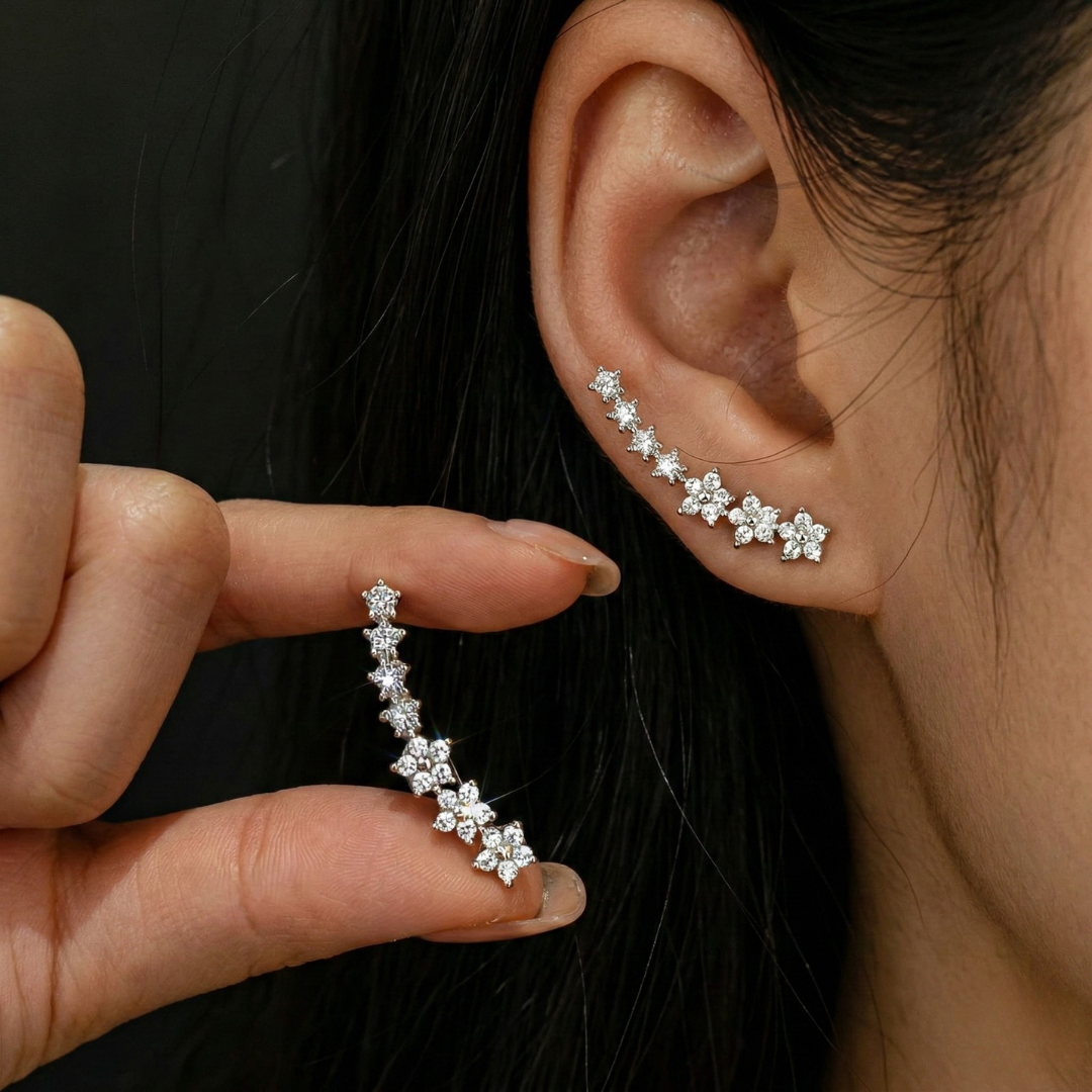 Pendientes florales elegantes de Vega Madrid con diseño delicado y detalles en acabado metálico dorado.