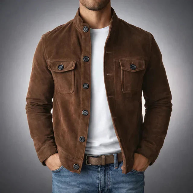 Chaqueta de efecto ante con corte estructurado de Vega Madrid, en color neutro, muestra detalles de la textura y diseño elegante.