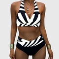 Bikini de verano elegante Cleo de Vega Madrid en color brillante, con diseño moderno y detalles de moda en la imagen.