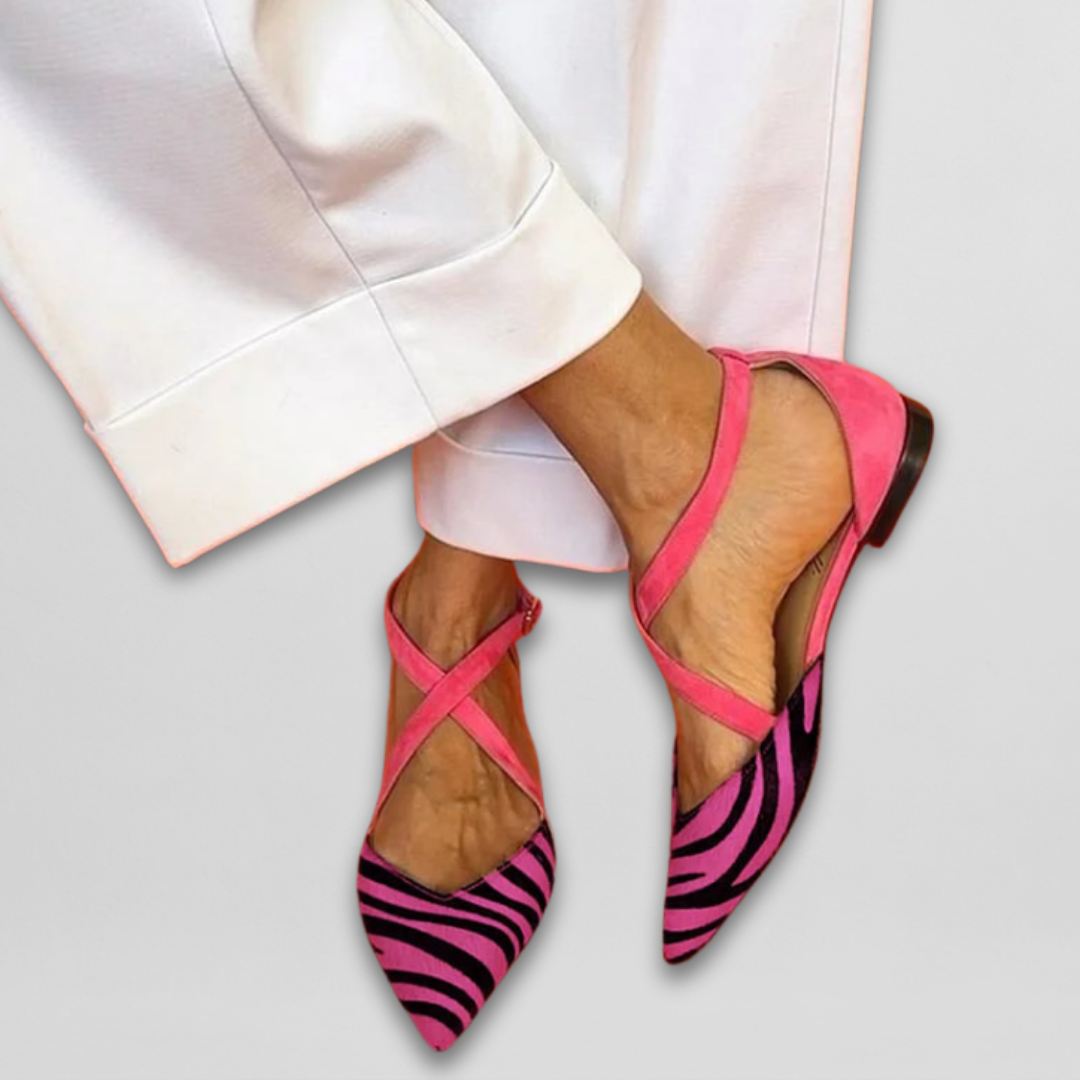 Bailarina Fern Cebra Rosa de Vega Madrid, zapato de ballet con diseño de rayas negras y rosas, visible en la imagen.