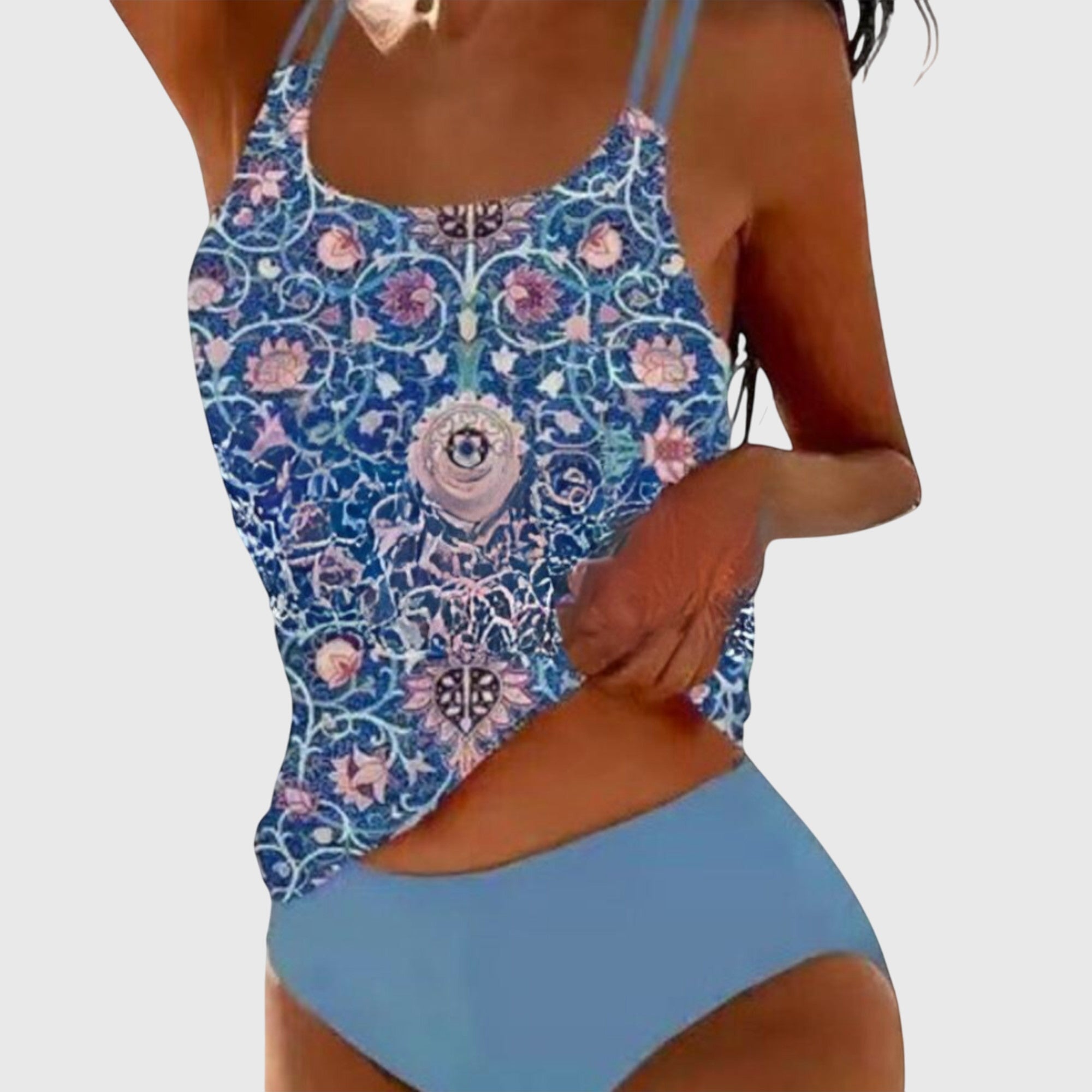Conjunto de bañador Lina de Vega Madrid, en colores vibrantes, con diseño de dos piezas y detalles modernos, en vista frontal.