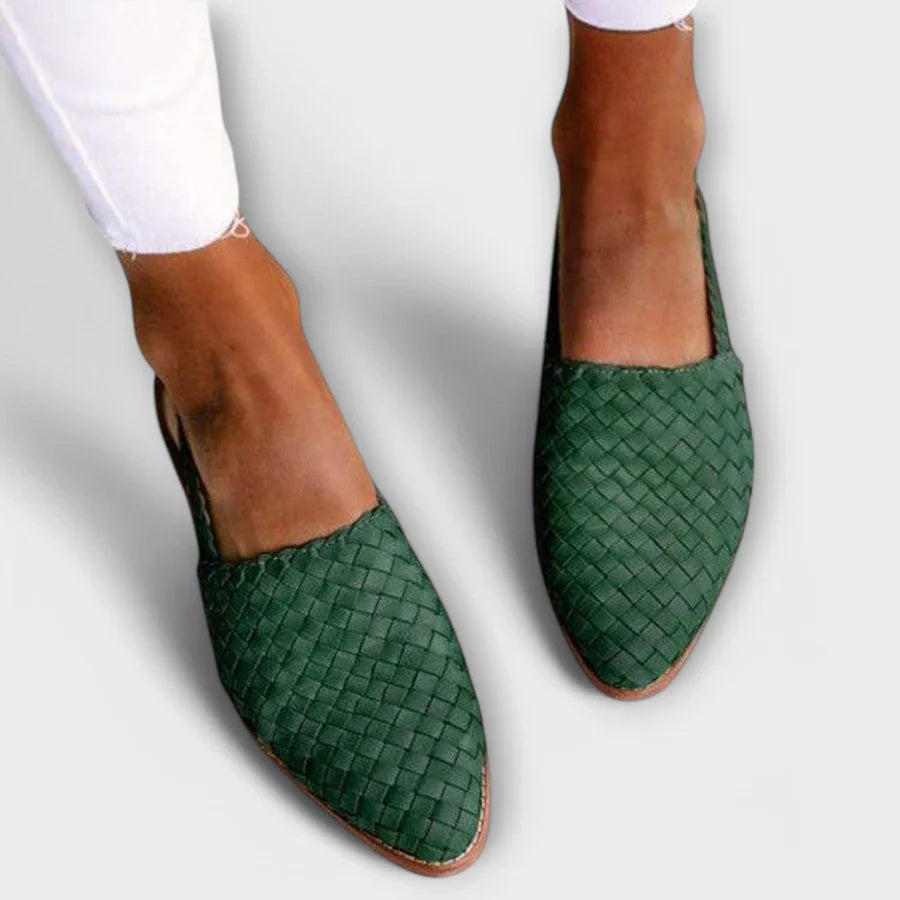 Mocasines trenzados Aurora de Vega Madrid en color Siena, con diseño elegante y detalles de trenza en la parte superior.