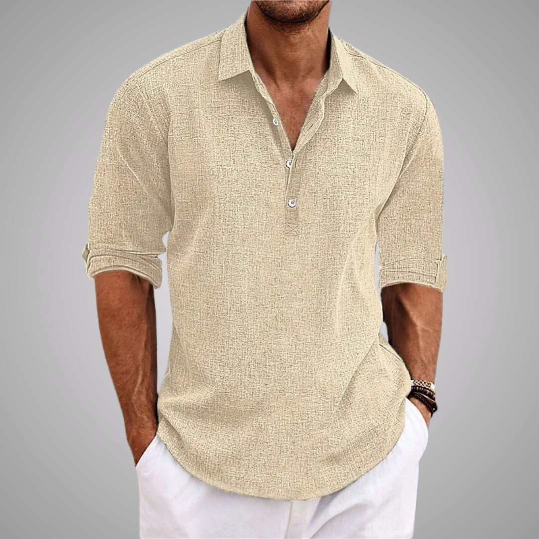 Camisa Riviera de Vega Madrid, color azul claro, con cuello y botones, vista frontal de la camisa en tela ligera y estilo casual.