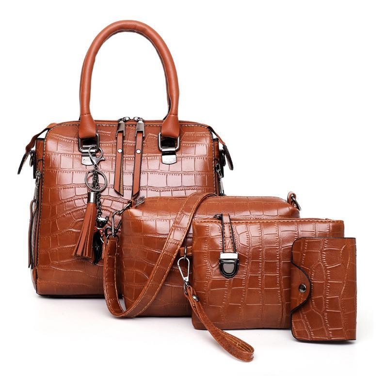 Conjunto completo 4 en 1 Natalie de Vega Madrid, con detalles en tela y diseño elegante para diferentes ocasiones.