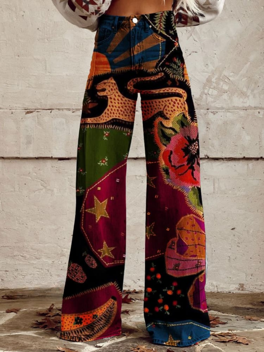 Pantalones bohemios chic Savanna de Vega Madrid con estampados y detalles en telas ligeras, estilo relajado y moderno.