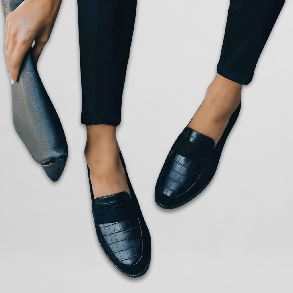 Mocasín clásico urbano Diana de Vega Madrid en color neutro, con diseño elegante y detalles suaves, para un estilo cómodo y sofisticado.