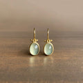 Pendientes vintage de piedra lunar verde de Vega Madrid, con diseño elegante y detalles en plata, para un estilo único y sofisticado.