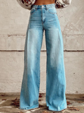Pantalones anchos y elegantes de Vega Madrid, modelo Lucía, en tela de color neutro y corte sofisticado.