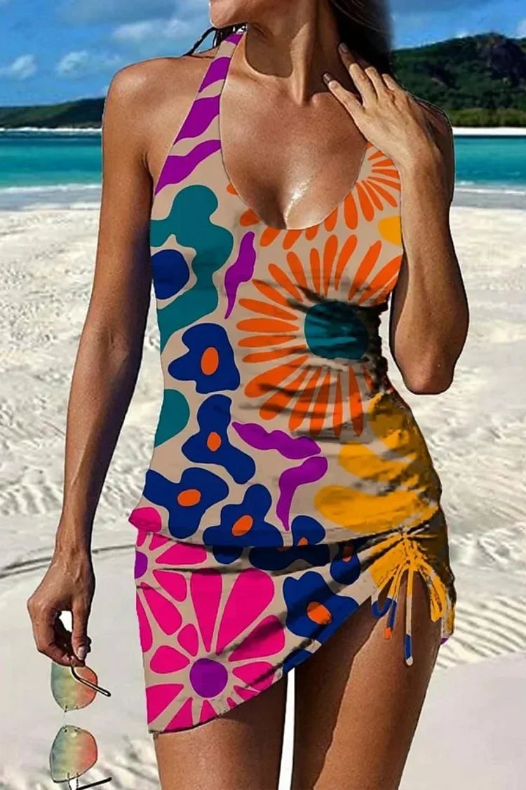 Tankini floral de Vega Madrid con short y efecto vientre plano, ideal para la playa, en colores vibrantes y diseño cómodo.