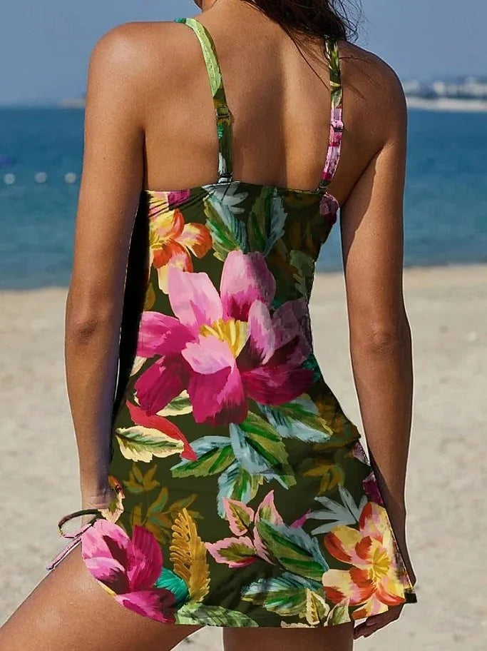 Tankini floral de Vega Madrid con short y efecto ventre plano, ideal para playa y piscina, en diseño colorido y cómodo.