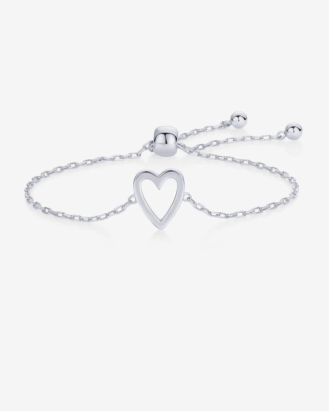 Pulsera Adelaida de Vega Madrid con corazones a juego, diseño elegante y delicado en plata, perfecta para complementar tu estilo.