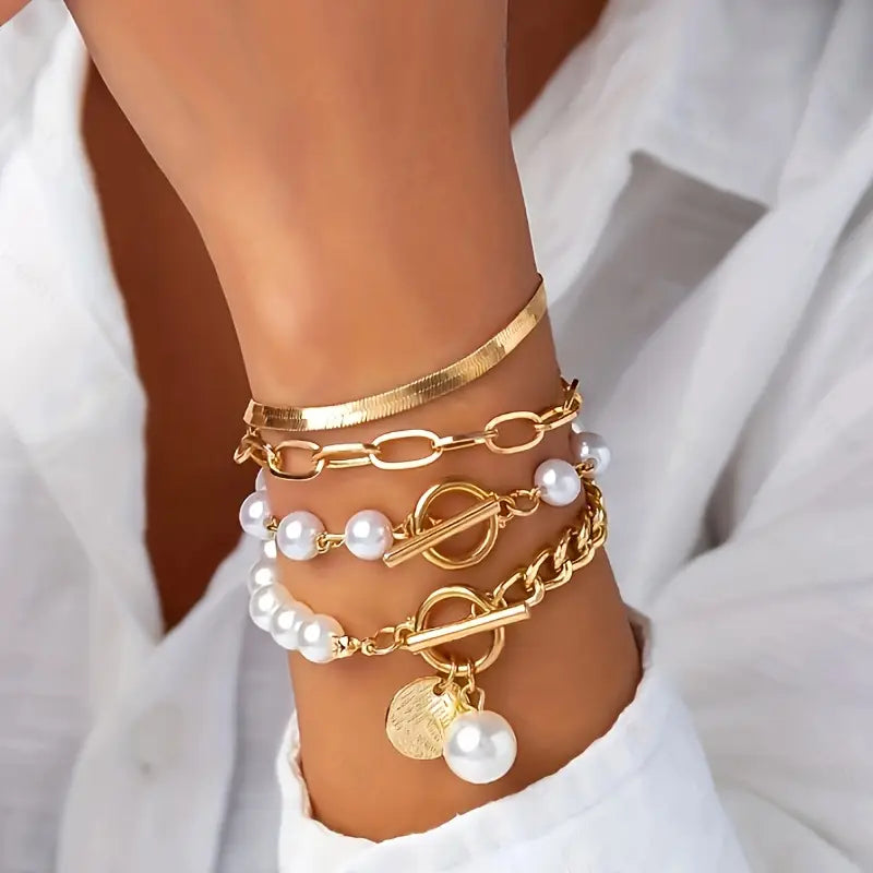 Set de Pulseras Chic Doradas (4 Piezas) – Serpiente, Perlas y Eslabones