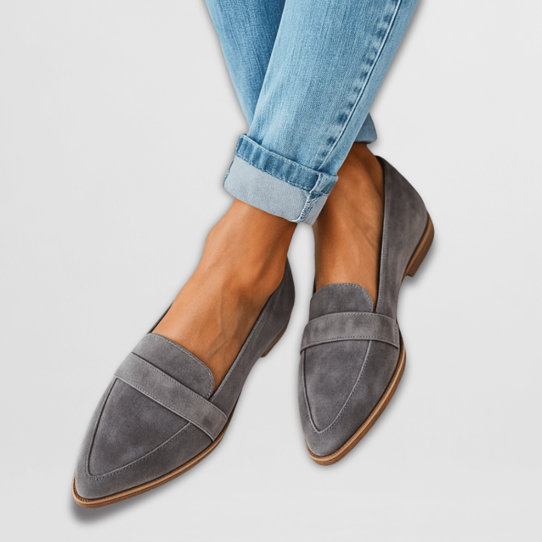 Mocasines ortopédicos Helen de piel de ante suave de Vega Madrid, calzado cómodo y elegante para cuidado del pie.
