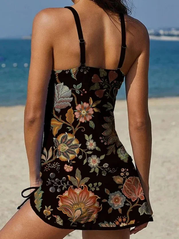Tankini floral de Vega Madrid con short y efecto vientre plano, ideal para beachwear y verano.