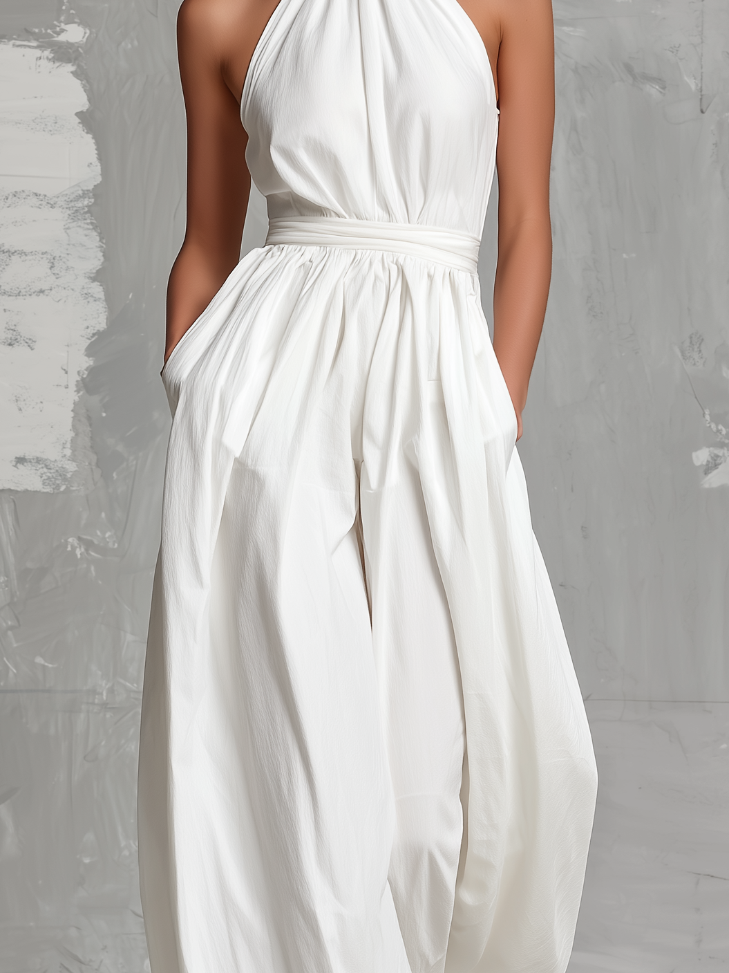 Mono sin mangas y cuello halter de Vega Madrid, estilo elegante y ajustado en color negro.