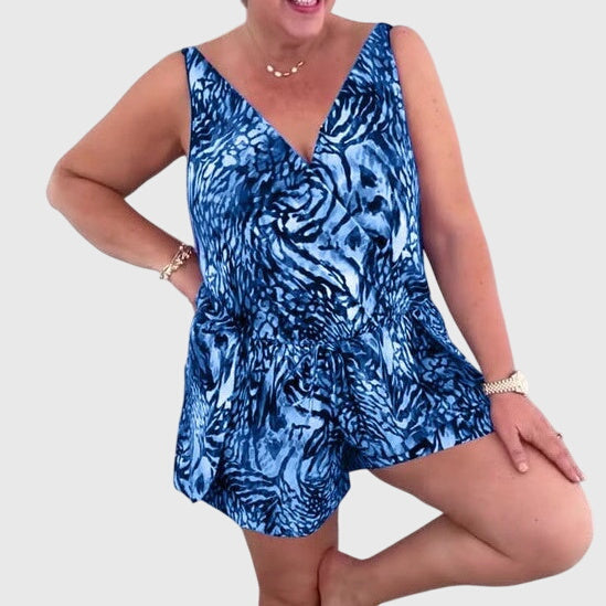 Vestido de playa elegante Dahlia™ de Vega Madrid, diseño con estilo y detalles modernos, en colores vibrantes y tela ligera.