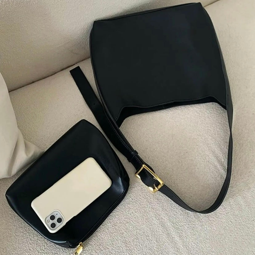 Bolso de hombro de piel Ela de Vega Madrid, elegante y compacto, con detalles en cuero y asa ajustable.