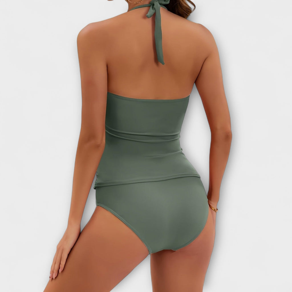 Bañador dos piezas Sienna de Vega Madrid en color verde militar, con diseño ajustado y detalles elegantes para mujer.