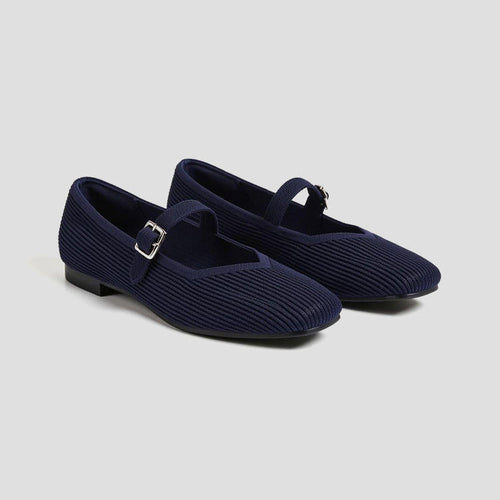 Bailarina Aveline de Vega Madrid en punto elegante, con diseño clásico y detalles refinados para un estilo sofisticado.