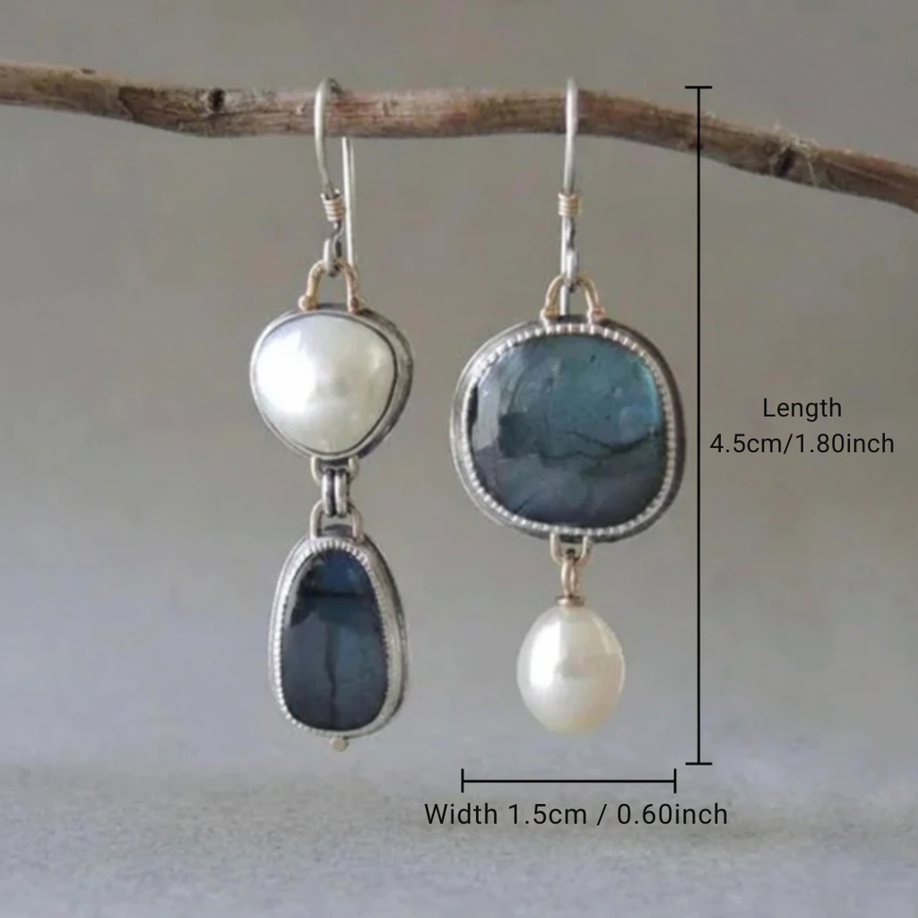 Pendientes vintage de piedra azul y perla de Vega Madrid, con diseño elegante y detalles en plata.