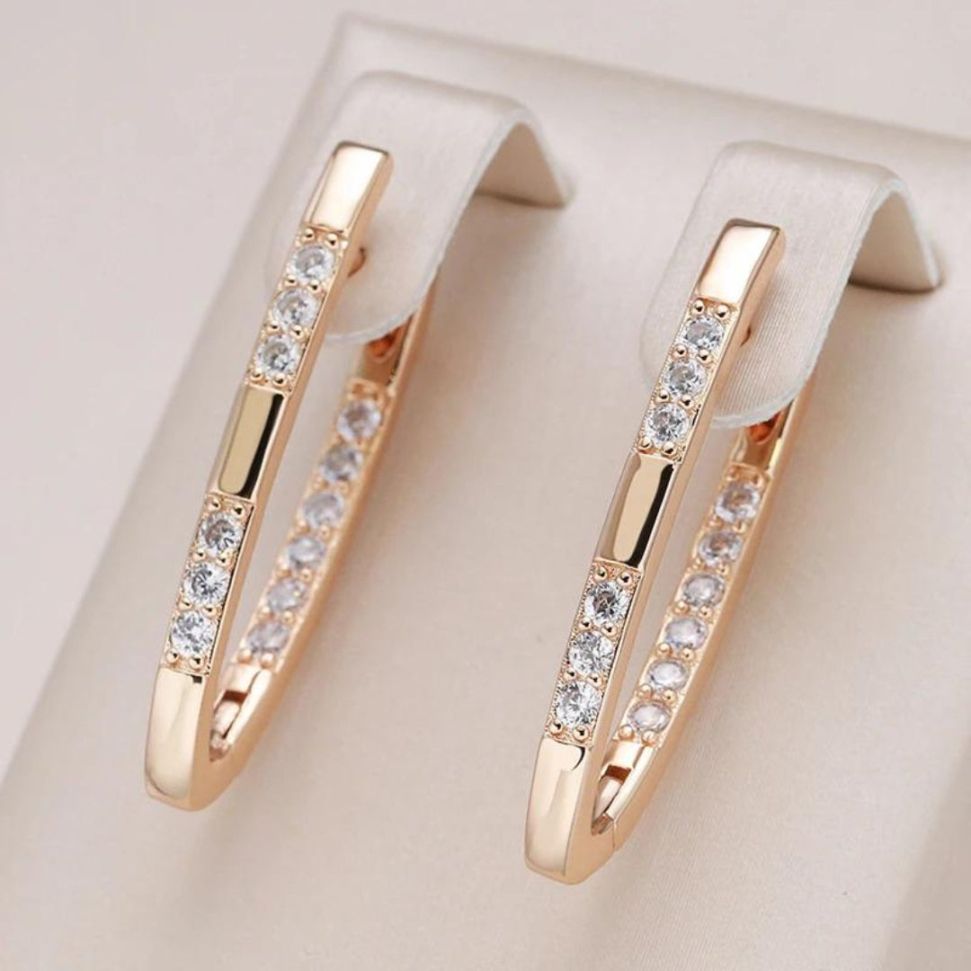Pendientes elegantes de zirconia Sylvia de Vega Madrid, detalles brillantes y diseño sofisticado para ocasiones especiales.