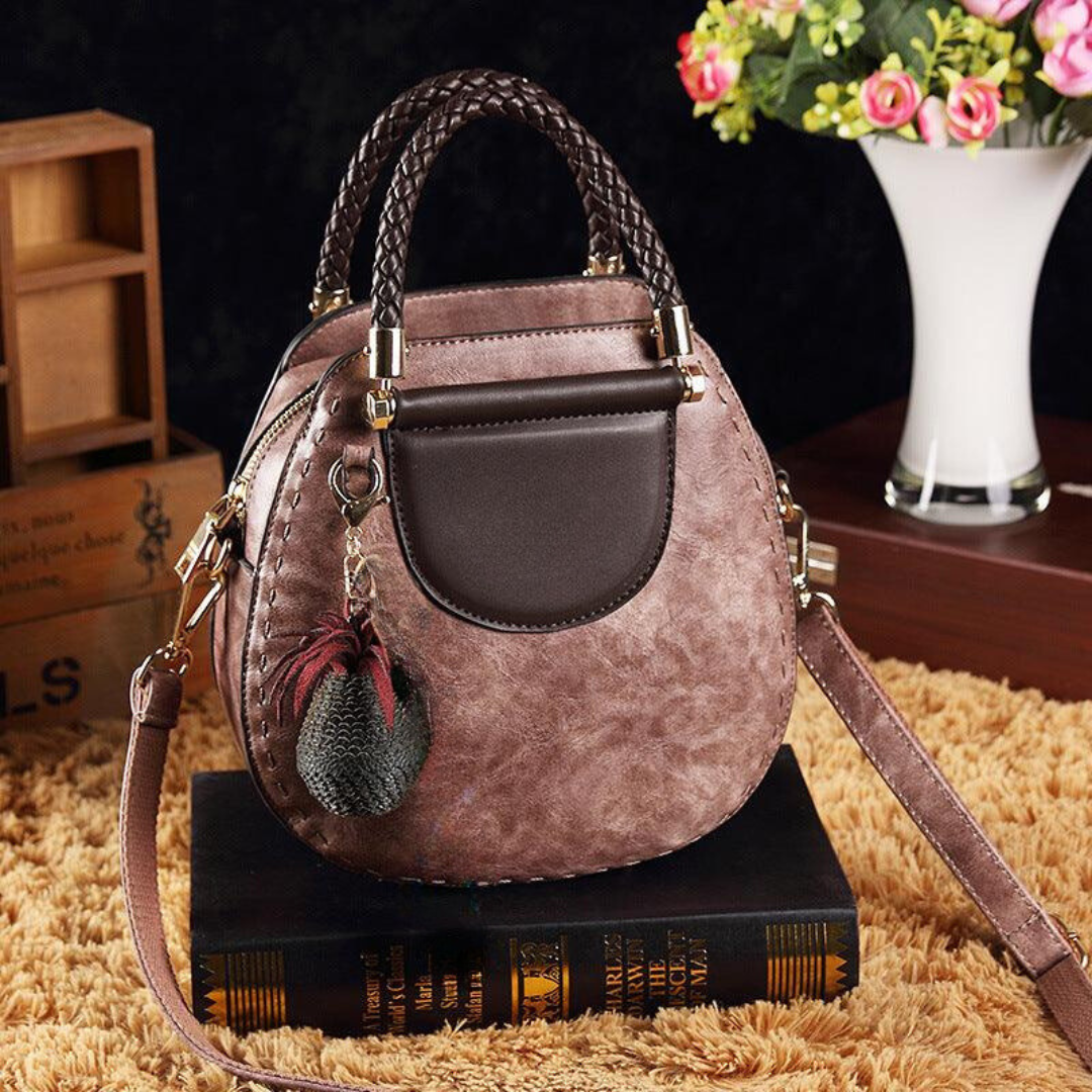 Bolso tote de piel Bianca de Vega Madrid, diseño versátil y elegante en cuero con asas largas y detalles minimalistas.