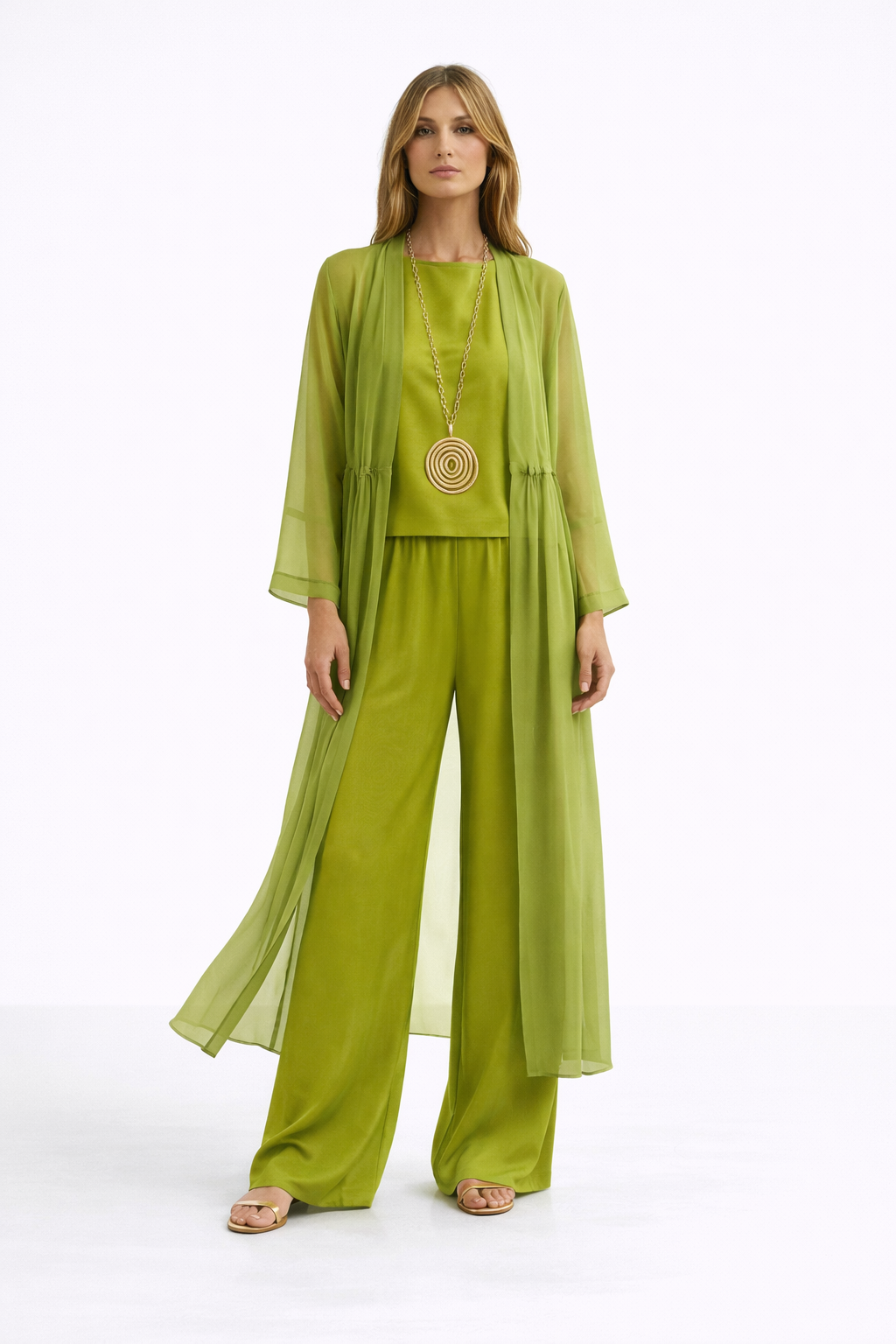 Conjunto fluido de tres piezas Aitana de Vega Madrid, ropa cómoda y elegante para mujer, en tonos suaves y tejidos ligeros.