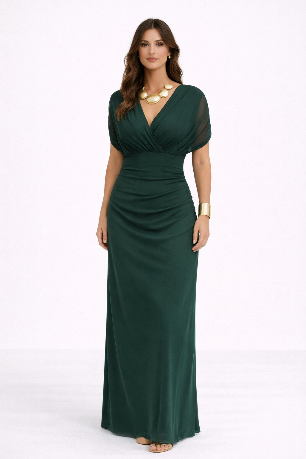 Vestido largo Celeste de Vega Madrid con escote cruzado y tejido fluido, mostrado en una imagen que resalta su diseño elegante.