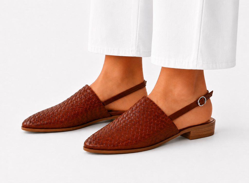 Mocasines trenzados Siena Aurora de Vega Madrid, calzado para mujer en color neutro con detalles trenzados elegantes.