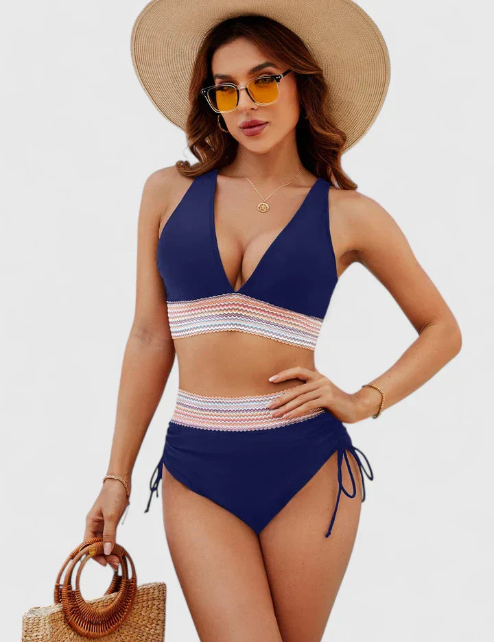 Conjunto de bikini elegante en azul oscuro de Vega Madrid, con top y braguita de estilo sofisticado y moderno.