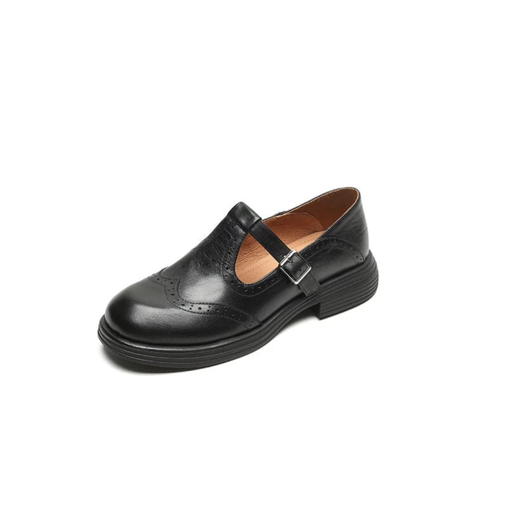 Zapato plano Vega Madrid Lara con correa ajustable y hebilla, diseño elegante y cómodo para uso diario.