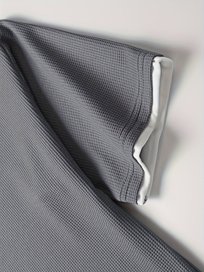 Bruno casual summer outfit by Vega Madrid featuring a relaxed fit shirt and shorts in a light fabric.