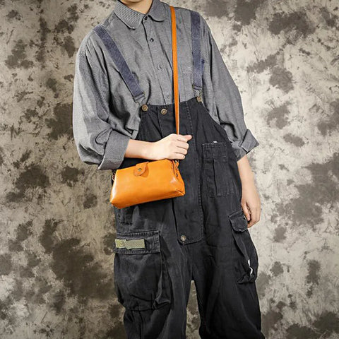 Bolso de hombro de piel Charlotte de Vega Madrid, con diseño elegante y detalles en cuero en color neutro.
