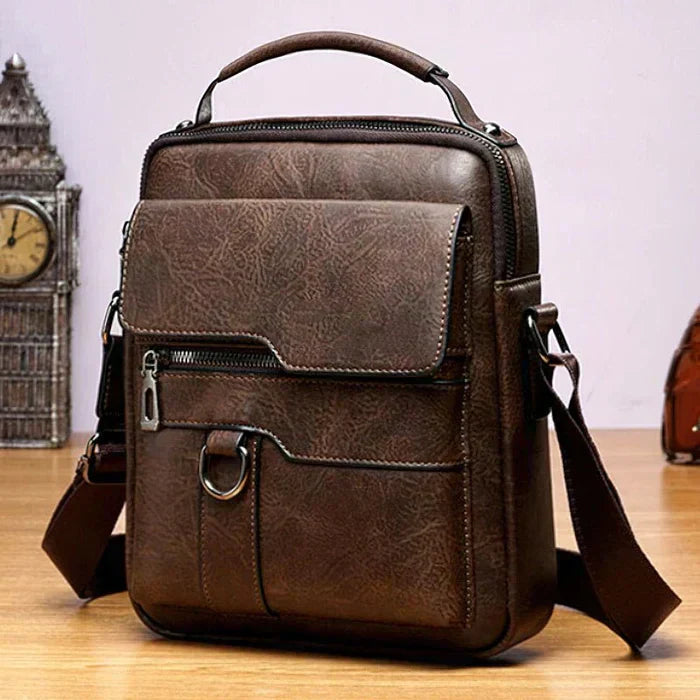 Bolso de hombro de piel Clara de Vega Madrid, diseño práctico con detalles elegantes en cuero natural en color neutro.