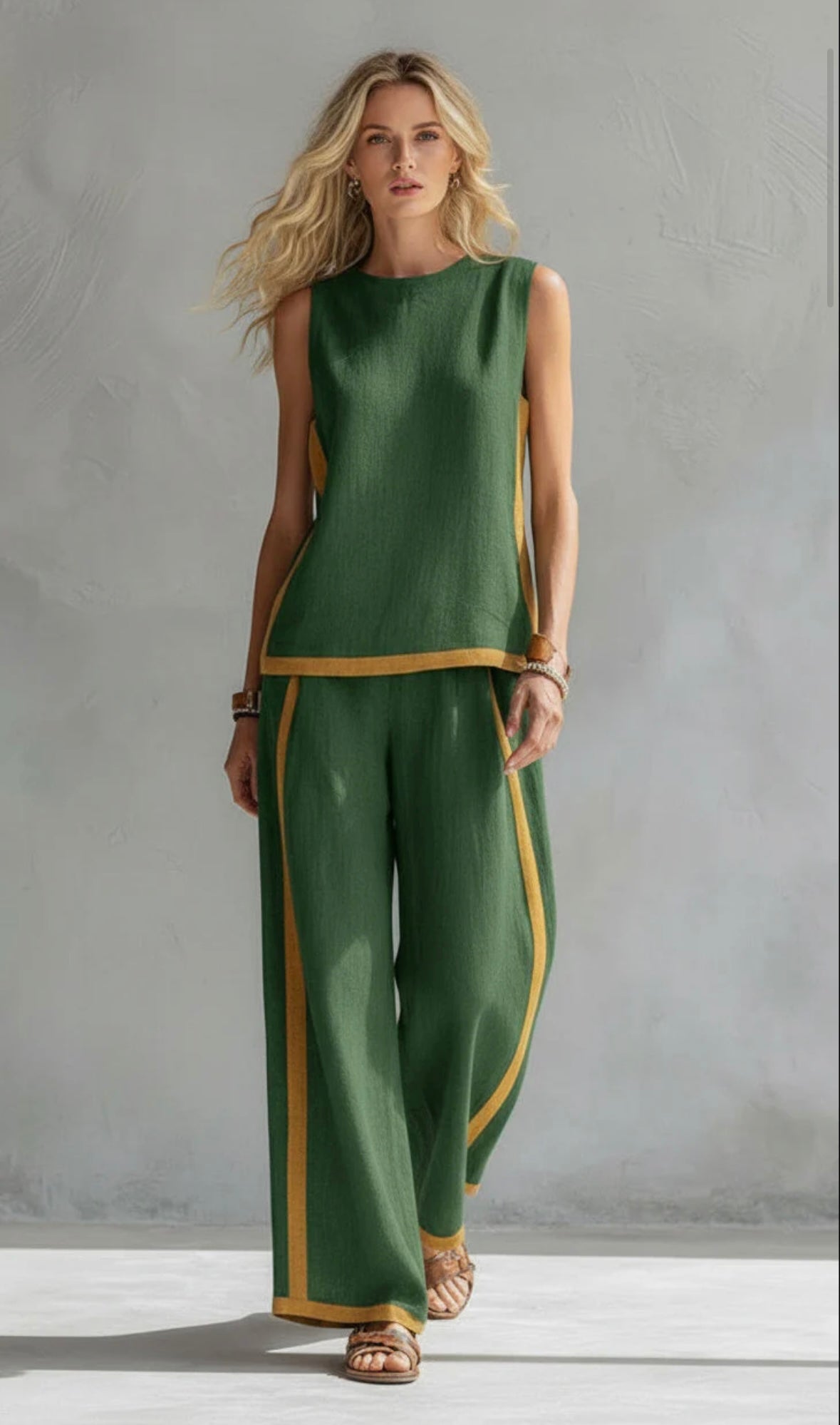 Conjunto Portofino Leila de Vega Madrid, vestido elegante con detalles florales, en tonos suaves y tela ligera.