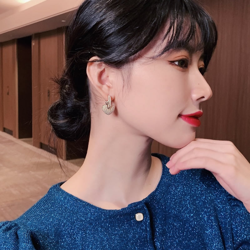 Pendientes de perla Vega Madrid Yuli Heart con diseño en forma de corazón y detalles elegantes para mujer.