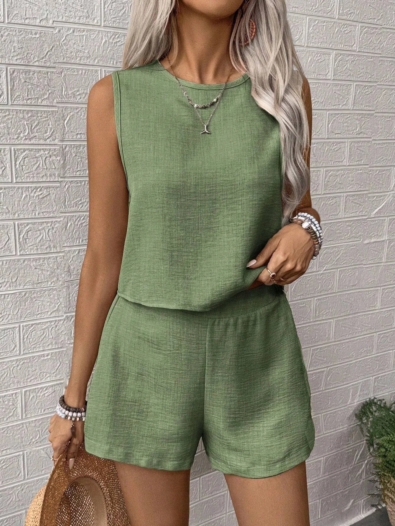 Conjunto marina Olga de Vega Madrid, ropa elegante de estilo náutico con top y pantalones en tonos azules.