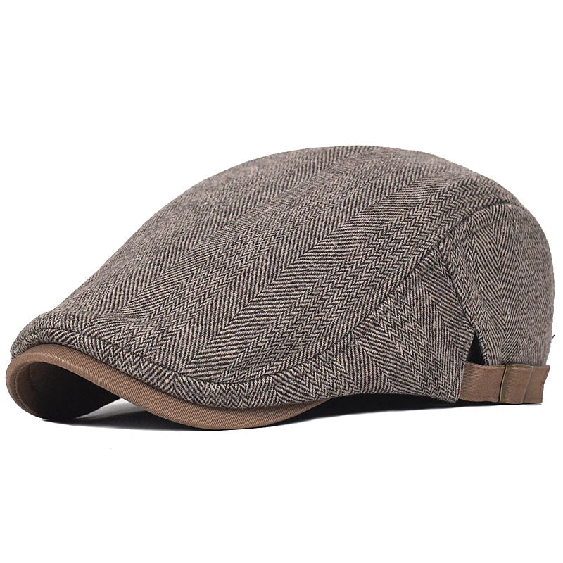 Gorra premium para hombre Gabriel de Vega Madrid, vista frontal con diseño moderno y logotipo visible.