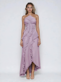 Vestido elegante Isadora de Vega Madrid con volantes y corte asimétrico, diseñado para un estilo sofisticado y moderno.