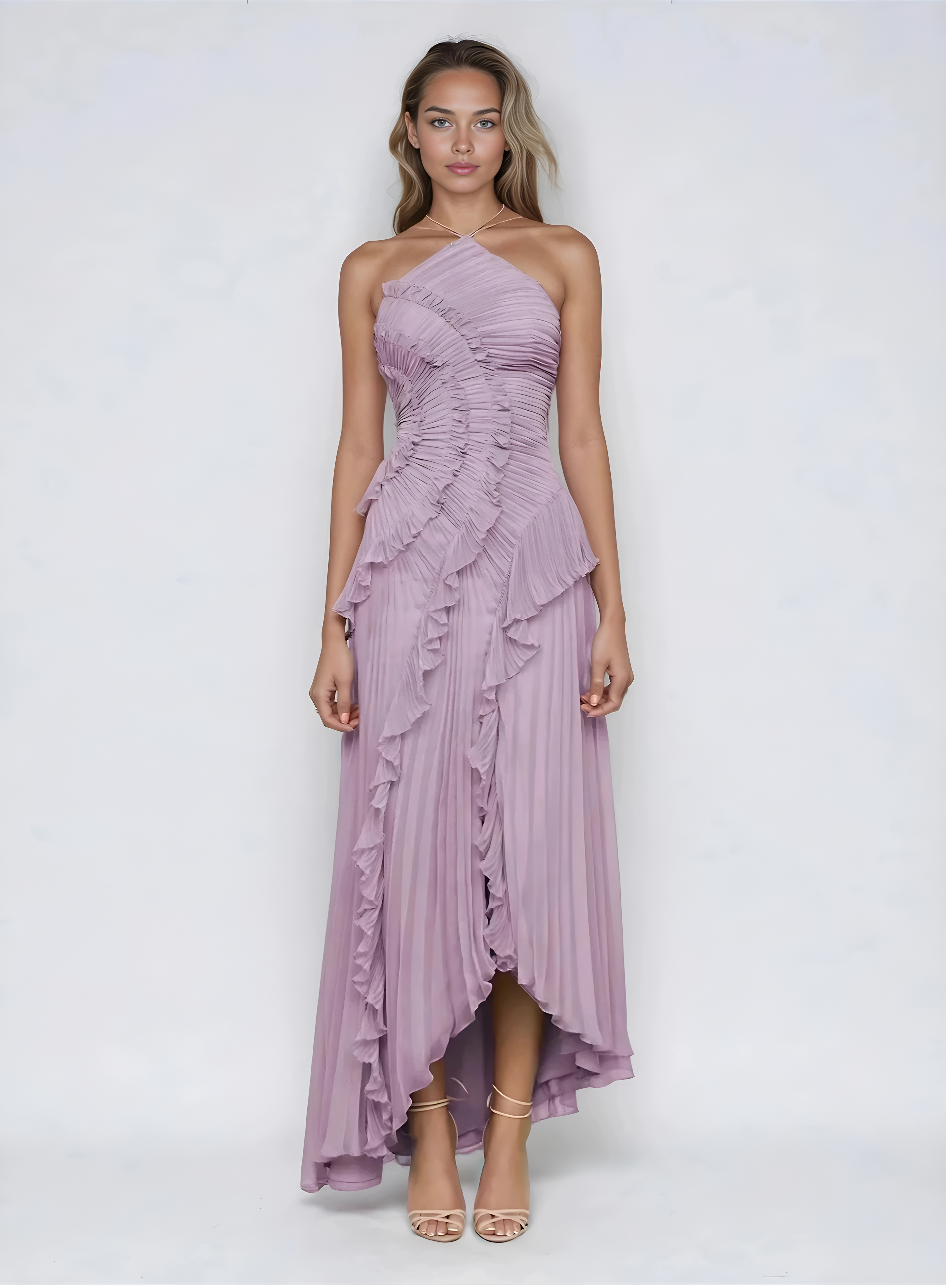 Vestido elegante Isadora de Vega Madrid con volantes y corte asimétrico, diseñado para un estilo sofisticado y moderno.