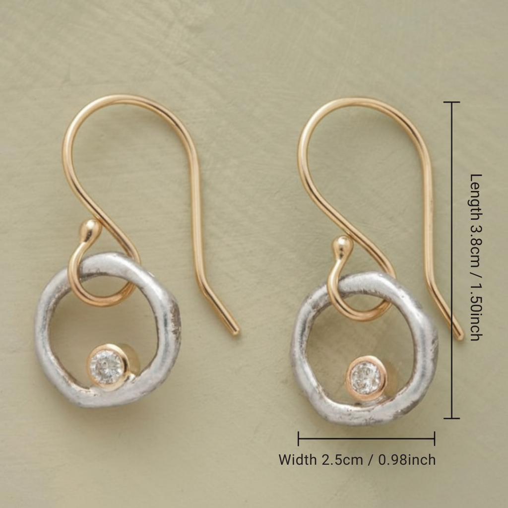 Pendientes vintage de zirconia Laura de Vega Madrid, detalles elegantes y brillo en un diseño clásico y sofisticado.