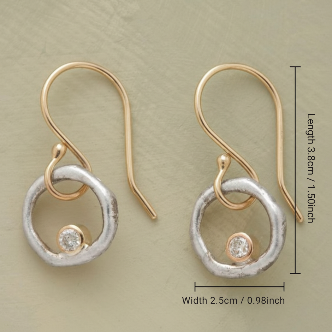 Pendientes vintage de zirconia Laura de Vega Madrid, detalles elegantes y brillo en un diseño clásico y sofisticado.