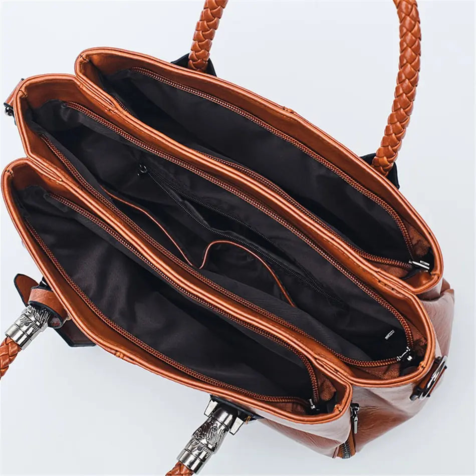 Bolso de piel Cassandra de Vega Madrid, bolso versátil en color neutro, con asas y compartimentos visibles en la imagen.
